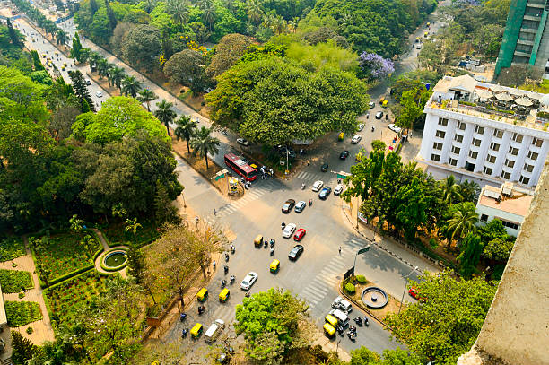 bangalore street vista aérea - bangalore fotografías e imágenes de stock