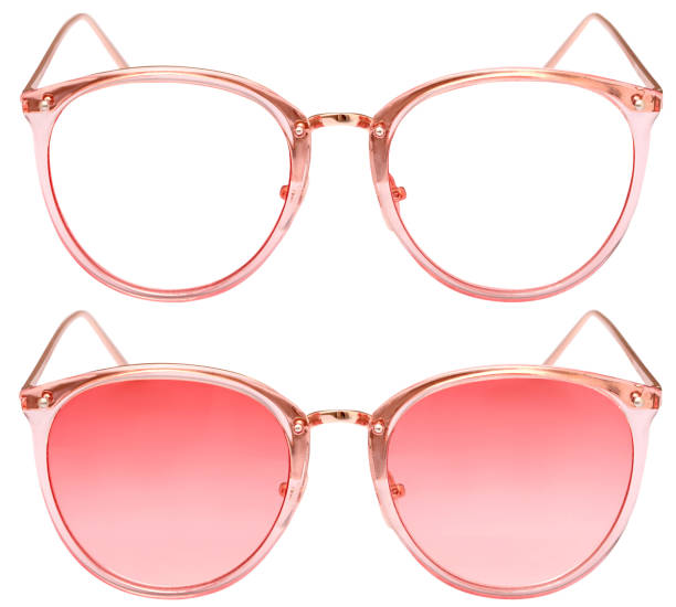 occhiali da sole da donna moderni con occhiali rosa isolati con percorso di ritaglio - pink glasses foto e immagini stock