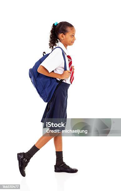 Mulher Caminhada De Alunos De Escola Primária - Fotografias de stock e mais imagens de Figura para recortar - Figura para recortar, Andar, Fundo Branco