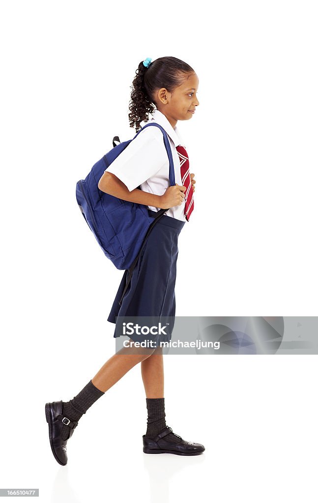 Женский начальной школы Студент ходьба - Стоковые фото Изолированный предмет роялти-фри