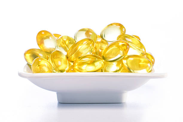 肝油 - fish oil vitamin pill cod liver oil nutritional supplement ストックフォトと画像