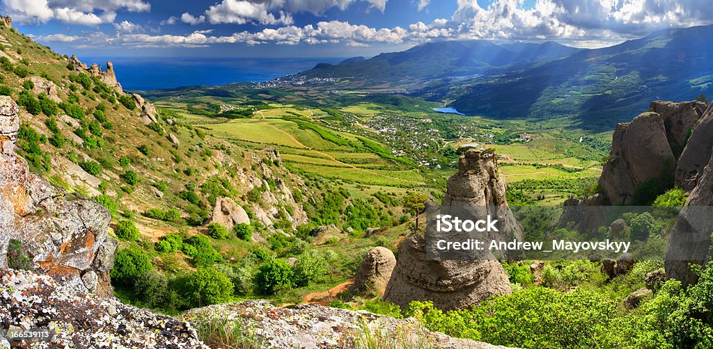 Bellissimo paesaggio estivo in Crimea - Foto stock royalty-free di Albero