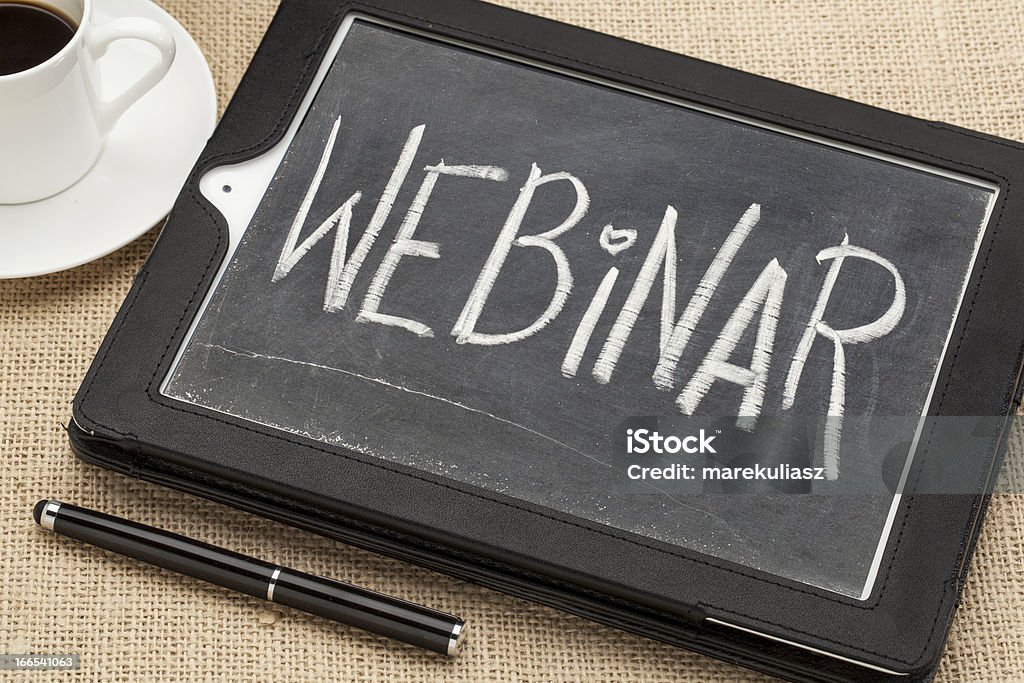 webinar parola su digital tablet - Foto stock royalty-free di Conferenza via Web