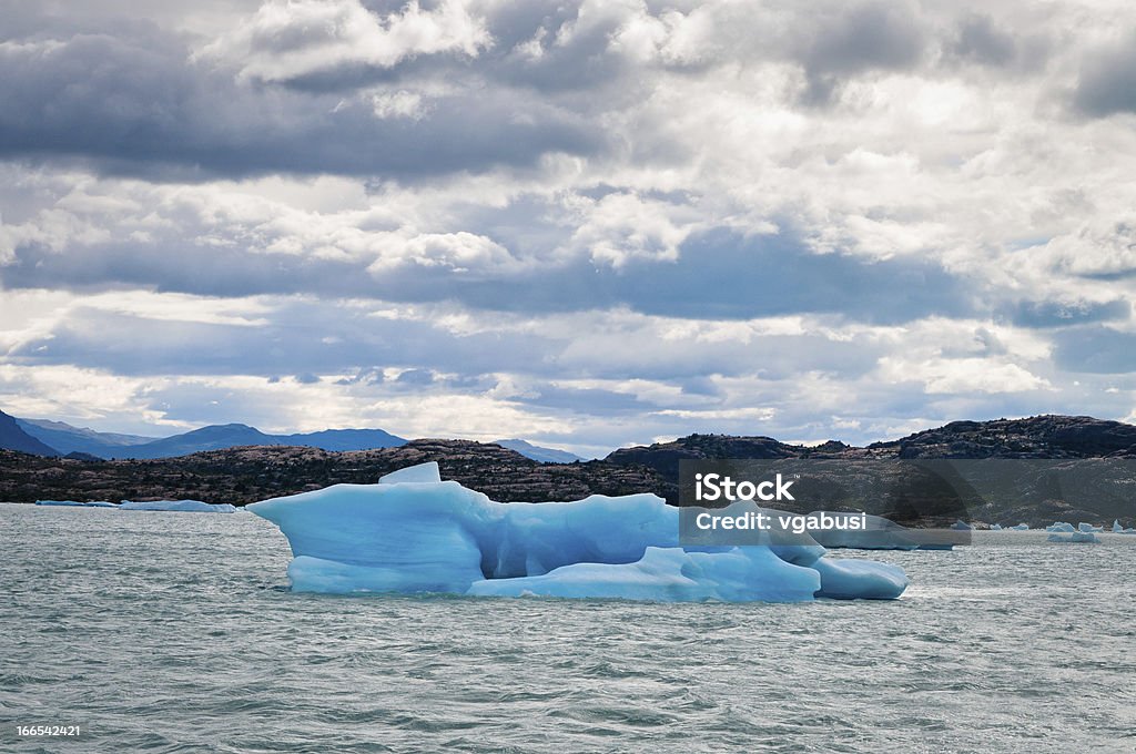 Blue icebergs flotando sobre el lago, Patagonia, Argentina - Foto de stock de Agua libre de derechos