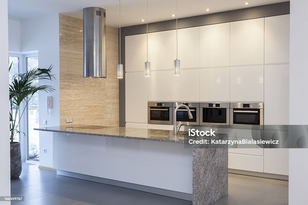 Progettisti di interni-Cucina minimalista - Foto stock royalty-free di Ambientazione interna