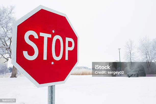 Znak Stop - zdjęcia stockowe i więcej obrazów Bez ludzi - Bez ludzi, Czerwony, Dzień