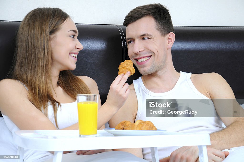 Frühstück im Bett - Lizenzfrei Attraktive Frau Stock-Foto