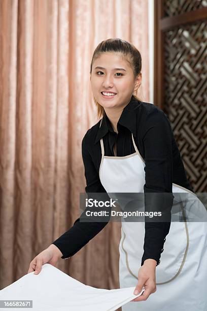 Cámara Ama De Llaves En El Trabajo Foto de stock y más banco de imágenes de Adulto - Adulto, Adulto joven, Criado