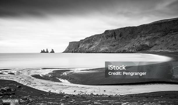 Stacks От Пляжа В Вик Исландия Длительная Выдержка — стоковые фотографии и другие картинки 2000-2009