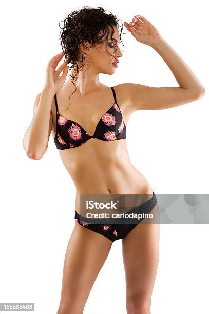 Ragazza In Bikini Con Stile Di Capelli - Fotografie stock e altre immagini di Abbigliamento casual - Abbigliamento casual, Adolescente, Adulto