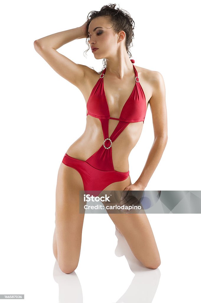 Dziewczyna z czerwony Strój kąpielowy - Zbiór zdjęć royalty-free (Brązowe włosy)