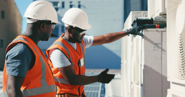 Construction worker, collaboration to install an air conditioner on the roof of a building for ventilation. Teamwork, maintenance or service with an engineer and electrician working on ac repair Construction worker, collaboration to install an air conditioner on the roof of a building for ventilation. Teamwork, maintenance or service with an engineer and electrician working on ac repair train air conditioner stock pictures, royalty-free photos & images