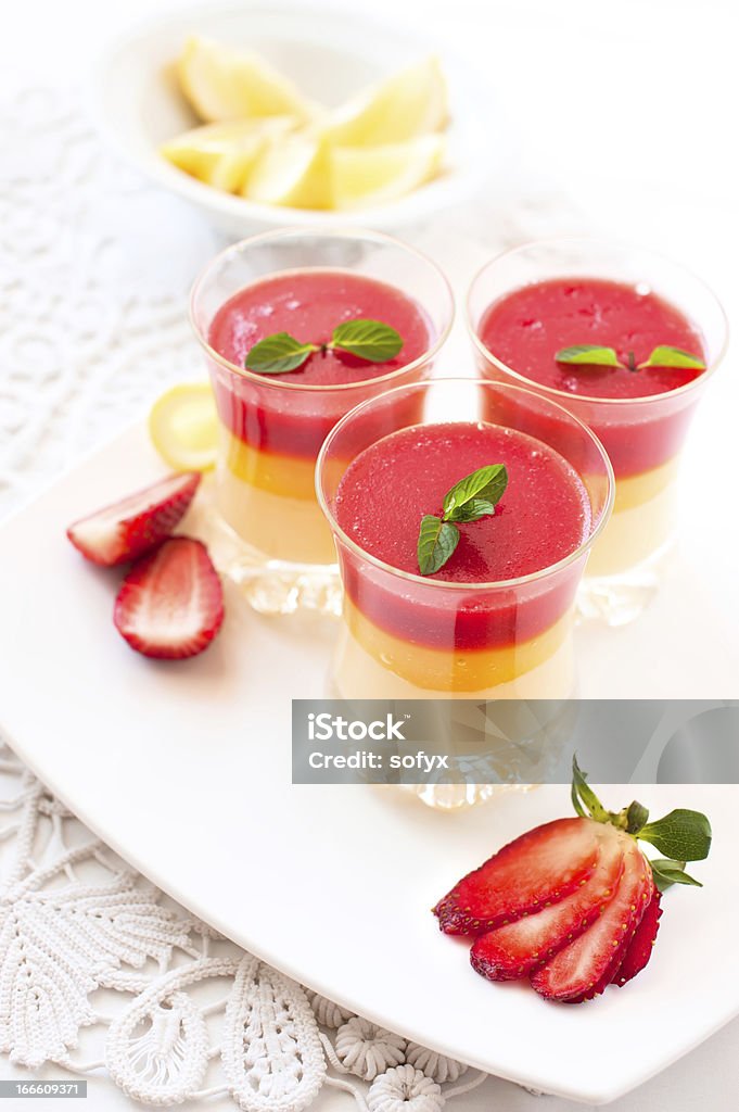 Sobremesas de morango e limão - Foto de stock de Baga - Fruta royalty-free