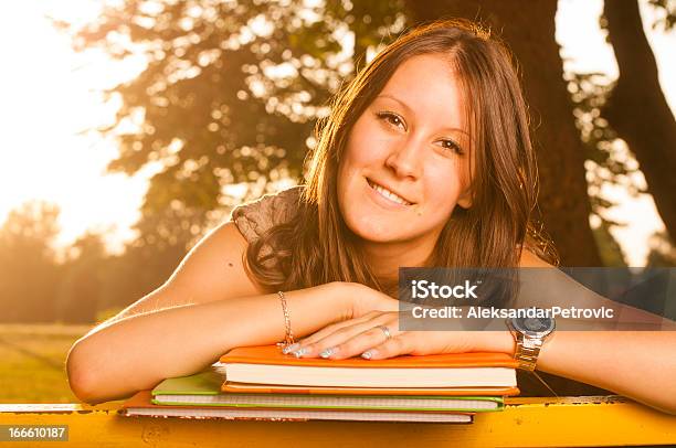 Foto de Aluna Retrato e mais fotos de stock de Adolescência - Adolescência, Adulto, Aluno de Universidade