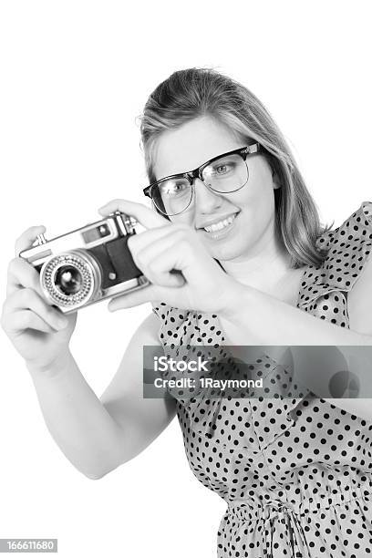 Retro Monocromo Pretty Woman Fotógrafo Foto de stock y más banco de imágenes de Adulto - Adulto, Adulto joven, Aferrarse