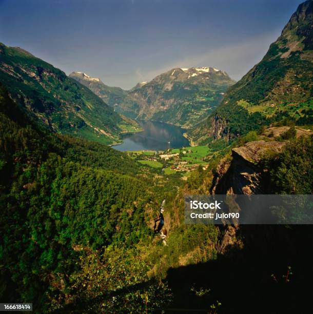 Fiorde - Fotografias de stock e mais imagens de Aldeia - Aldeia, Ao Ar Livre, Europa - Locais geográficos