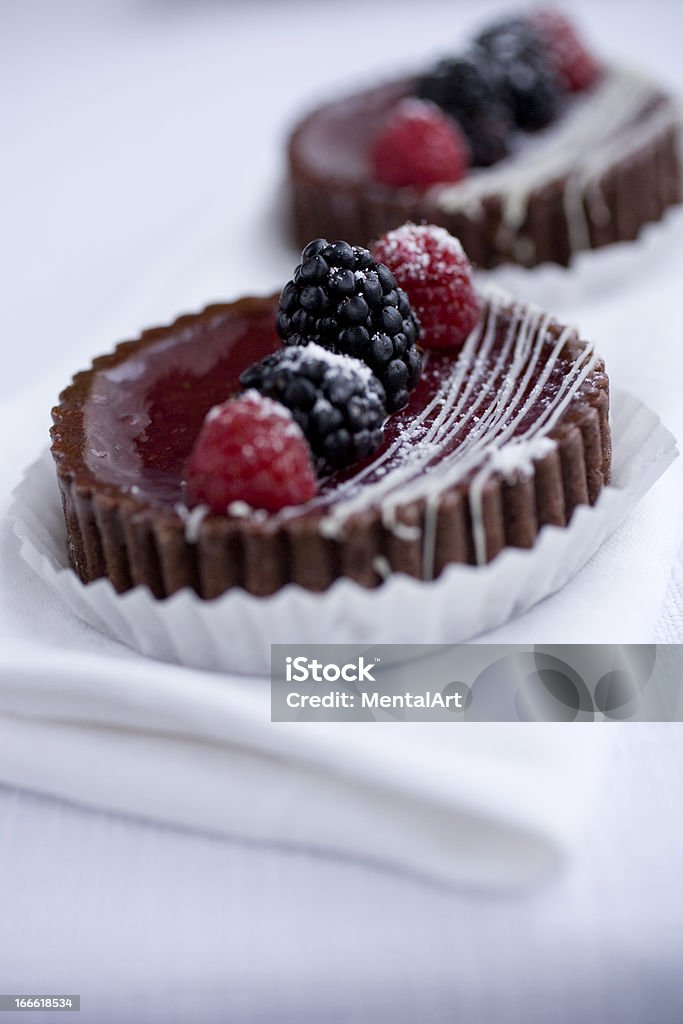 Schokolade Himbeertörtchen Vertikal - Lizenzfrei Backen Stock-Foto