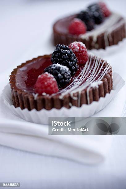 Foto de Chocolate Torta De Framboesa Vertical e mais fotos de stock de Amora-preta - Amora-preta, Assar, Baga - Fruta