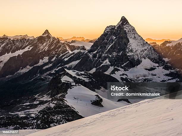 Matterhorn での夕暮れの眺め - イタリアのストックフォトや画像を多数ご用意 - イタリア, カッコいい, クライミング