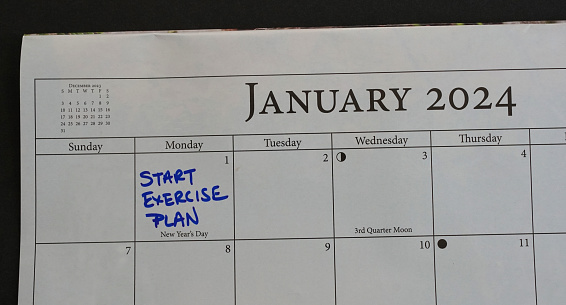 Calendar reminder about New Year's resolution to start exercise plan.