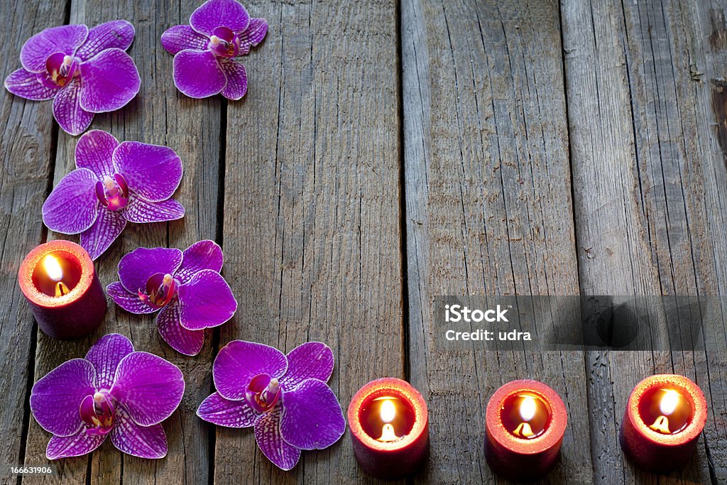 Orquídeas e velas conceito de fundo - Royalty-free Aromaterapia Foto de stock