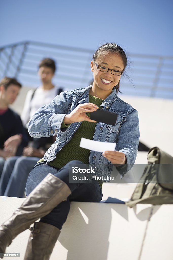 Aluna de lamas do Check-in por celular - Foto de stock de Dispositivo de informação portátil royalty-free