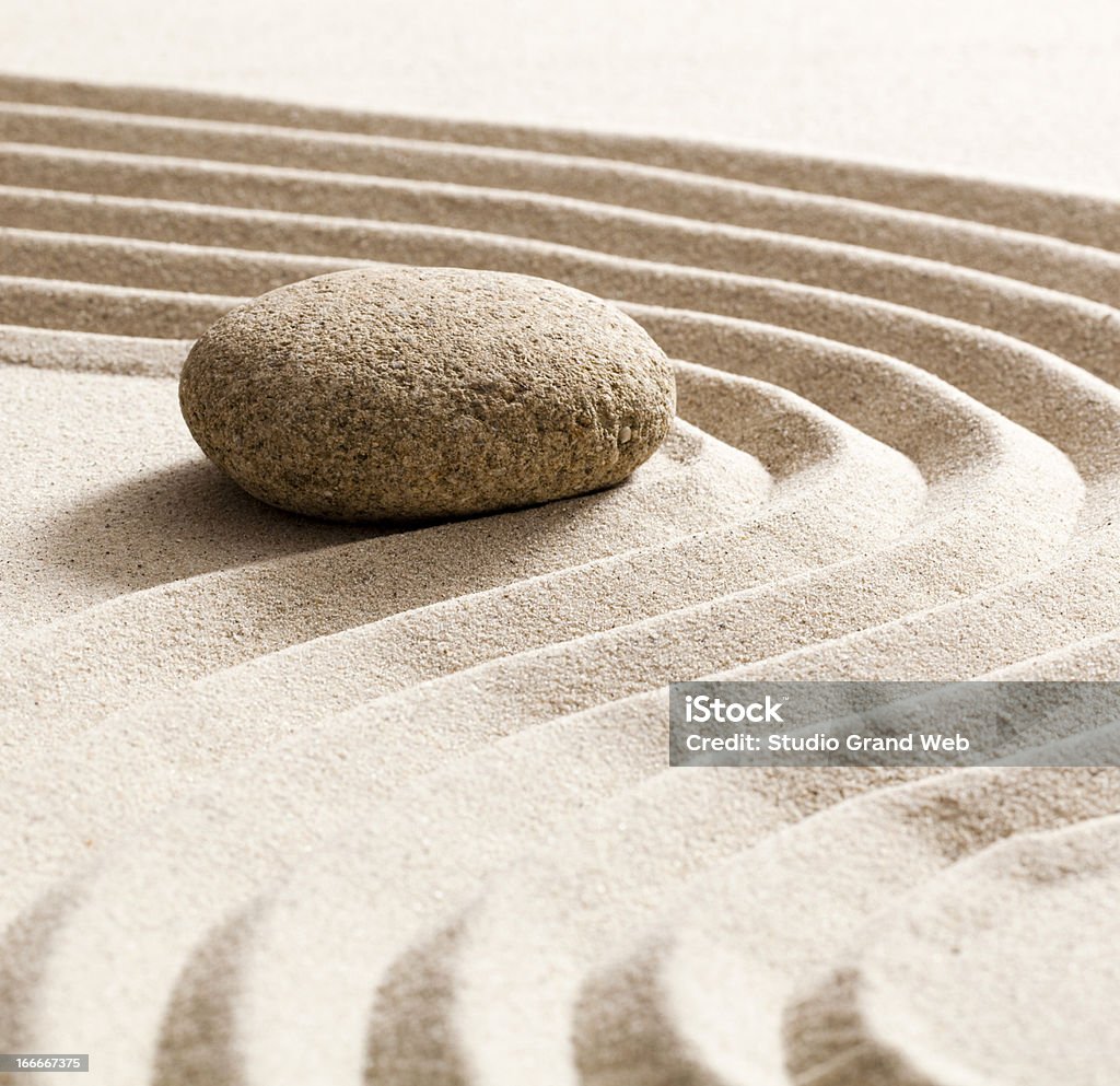 Encontrar solução com atitude zen - Foto de stock de Areia royalty-free
