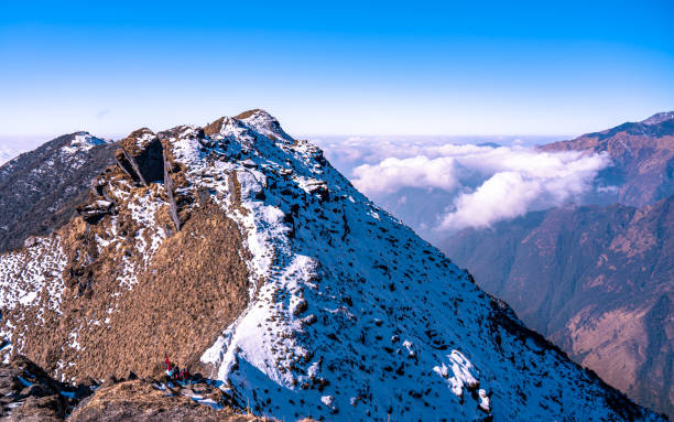 istock Landscape view of heavy snowfall in Mardi trek 1666701121