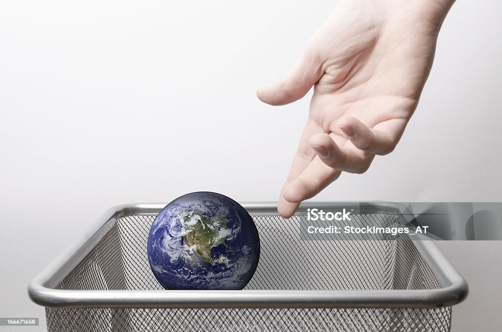 Werfen Sie die Erde in die Mottenkiste - Lizenzfrei Globus Stock-Foto