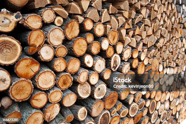 Stapel Von Brennholz Stockfoto und mehr Bilder von Bauholz - Bauholz, Baum, Braun