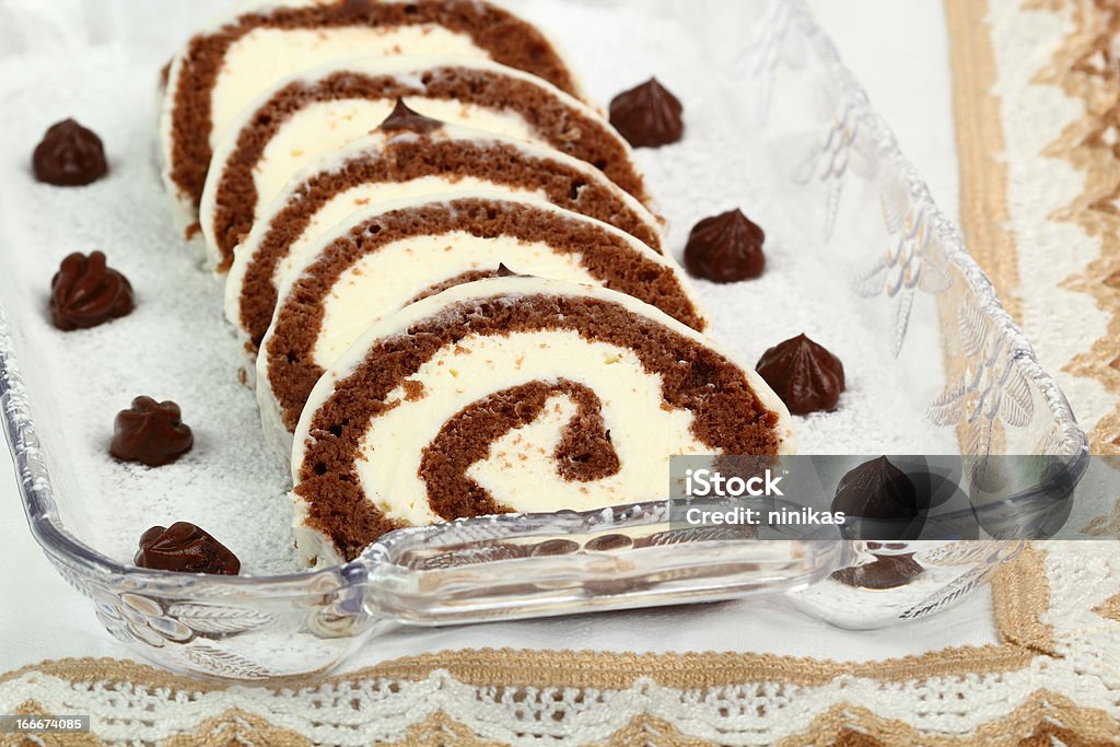 Rocambole de Chocolate Cake/Bolo de Chocolate com creme Mascarpone - Foto de stock de Açúcar em Pó royalty-free