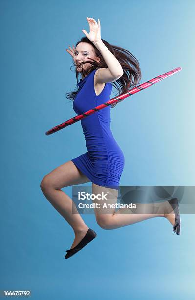 Ragazza Fitness Sport Donna Danza Con Hula Hoop - Fotografie stock e altre immagini di Adolescente - Adolescente, Adulto, Aerobica