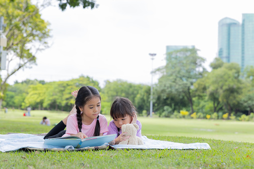 Books introduce children to new ideas, concepts, and facts. They can learn about different cultures, historical events, and various subjects through reading.Children who develop a love for reading are more likely to continue reading throughout their lives, which can provide a lifetime of enjoyment and learning.Children who develop a love for reading are more likely to continue reading throughout their lives, which can provide a lifetime of enjoyment and learning.