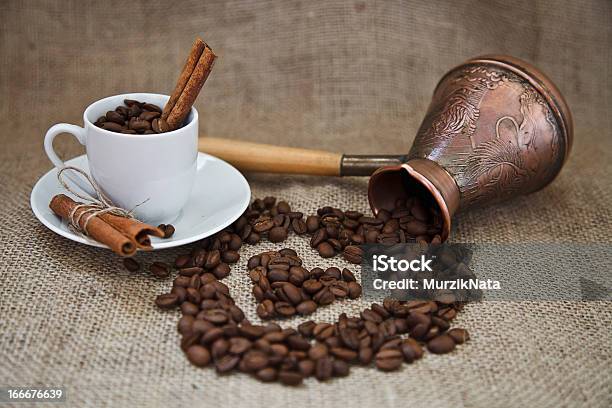 Tazza Di Caffè E Cereali - Fotografie stock e altre immagini di Bastone - Bastone, Caffè - Raccolto, Cannella