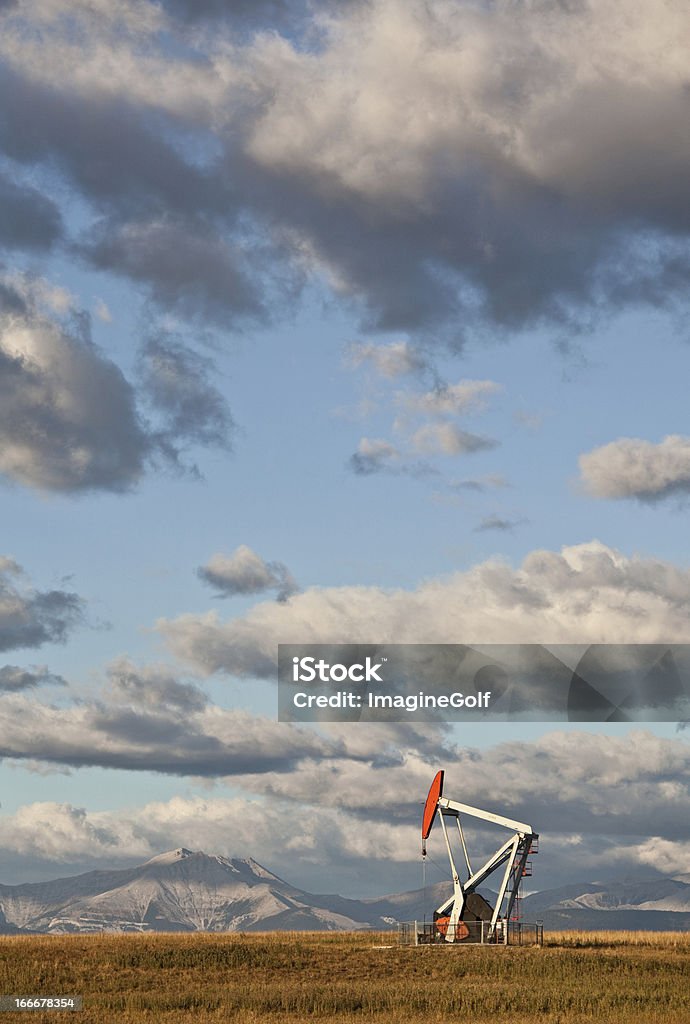 Pumpjack en Alberta - Foto de stock de Gas natural libre de derechos