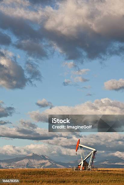 Pumpjack In Alberta - Fotografie stock e altre immagini di Gas - Gas, Petrolio, Benzina