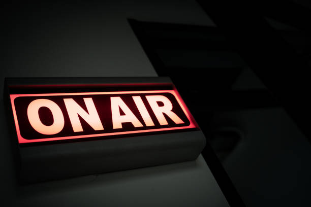 istock On Air sign icon glowing 1666865128
