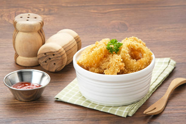 istock Crunchy fried onion rings 1666865786