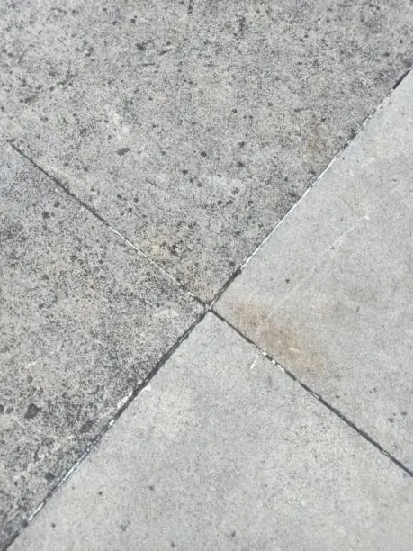 Lines between tiles