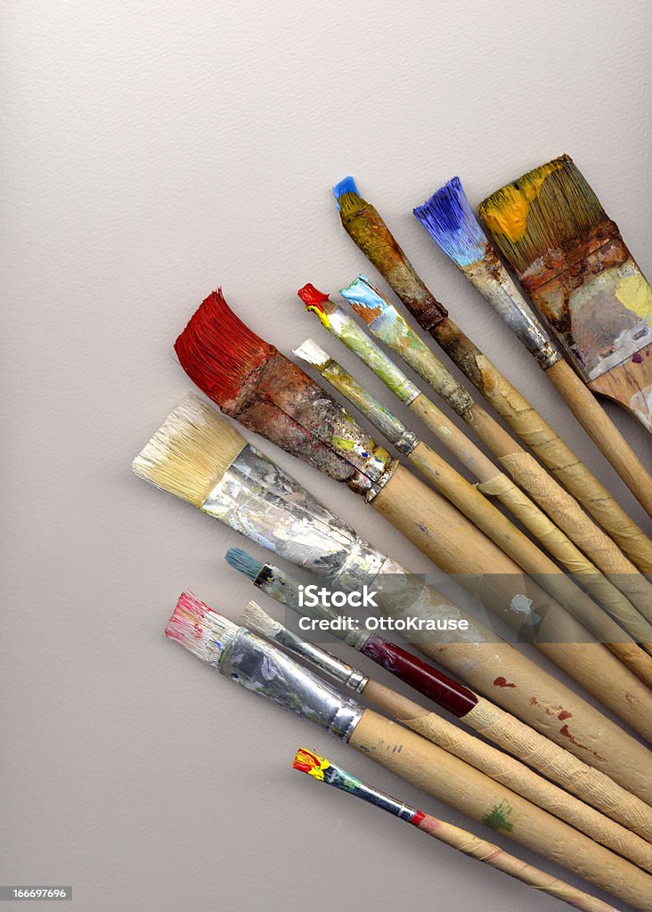 Pinceles pintura acostado de papel de acuarela - Foto de stock de Acrílico libre de derechos