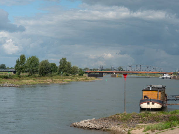 la ciudad holandesa de Zutphen en el río Ijssel - foto de stock
