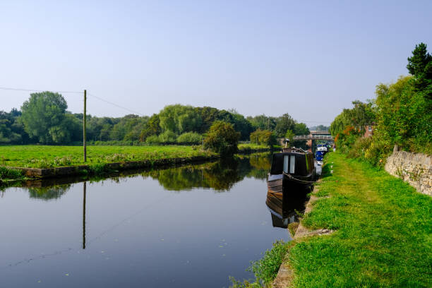 istock Narrowboat on the Calder and Hebble 1667195944