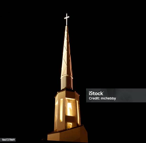 Chiesa Di Notte - Fotografie stock e altre immagini di A forma di croce - A forma di croce, Chiesa, Composizione orizzontale