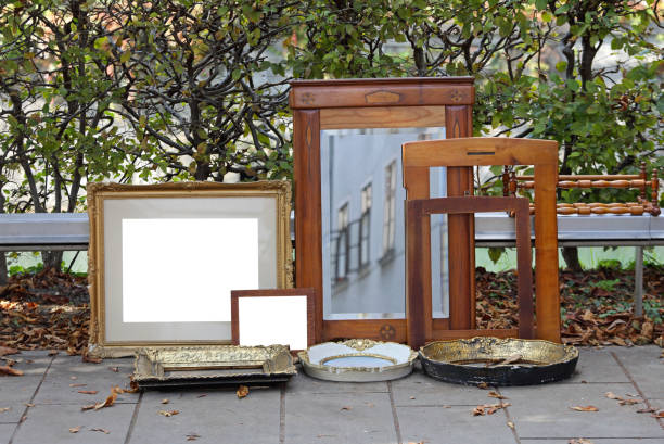istock Picture Frames Antique Market 1667279016