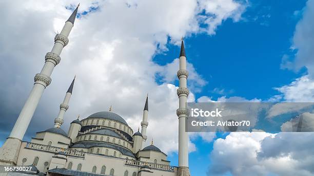 Minareti E Celeste - Fotografie stock e altre immagini di Ambientazione esterna - Ambientazione esterna, Ankara - Turchia, Architettura