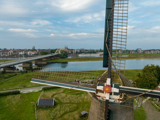 Alte Windmühle in den Niederlanden – Foto