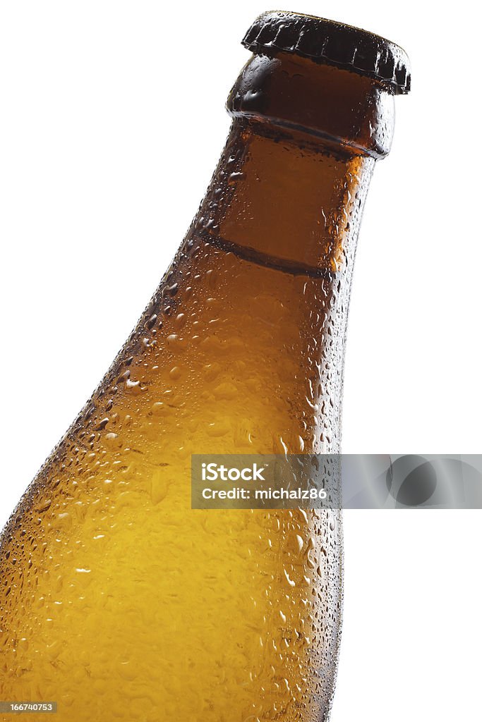 Пивная бутылка и капли - Стоковые фото Алкоголь - напиток роялти-фри