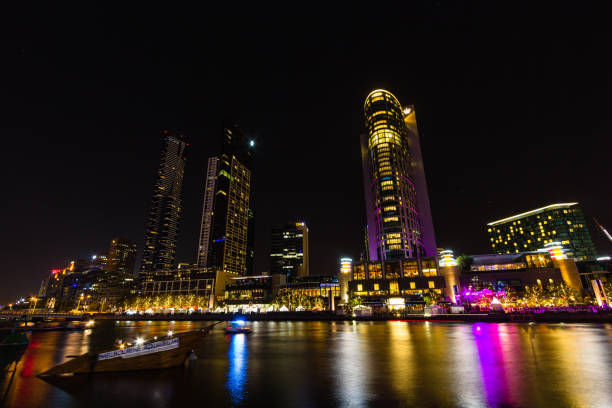 istock Night view along the Yarra River in Melbourne, Australia 1667421938