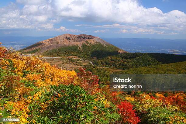 Foto de Monte Azumakofuji De Outono Colorido e mais fotos de stock de Amarelo - Amarelo, Beleza natural - Natureza, Bosque - Floresta