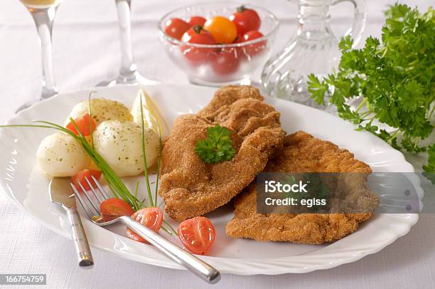 Photo libre de droit de Frit Escalope De Veau banque d'images et plus d'images libres de droit de Aliment - Aliment, Aliment en portion, Aliments et boissons